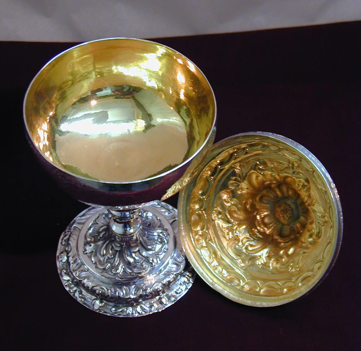 Calici e pissidi — serie di restauri