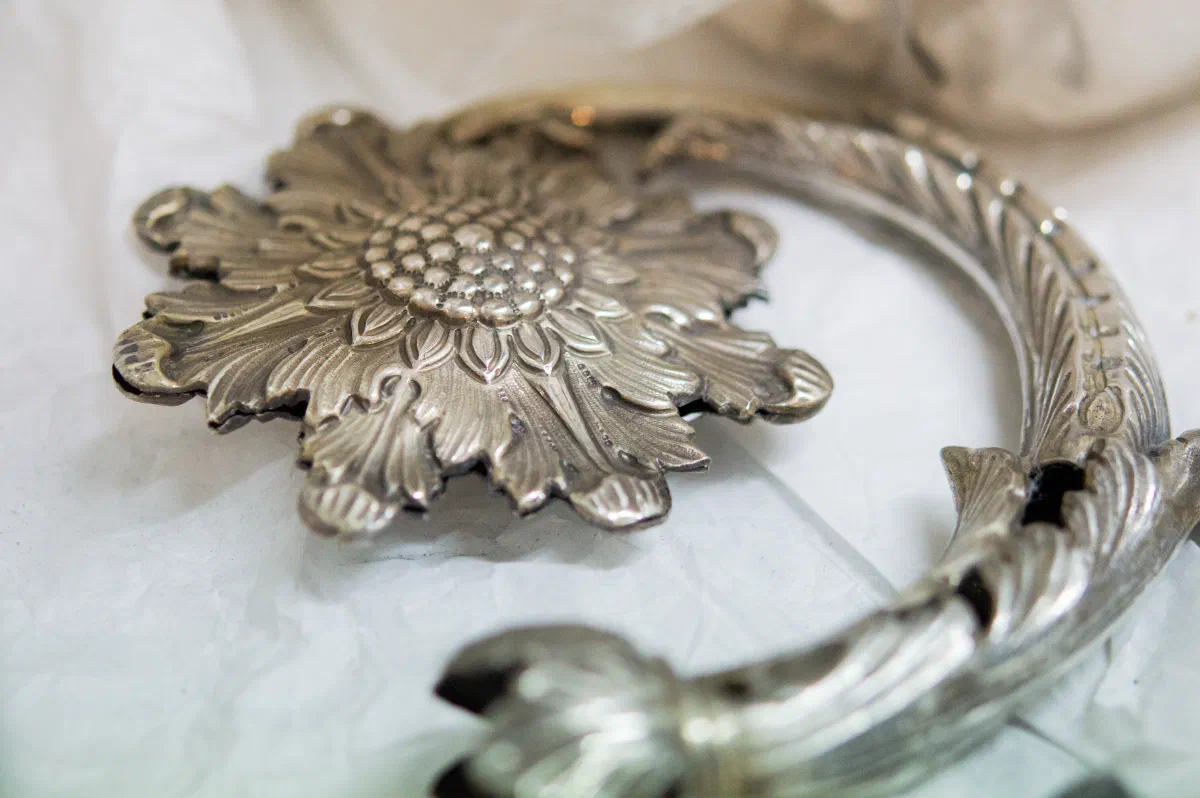 Restauro di un pastorale — argento e cesello