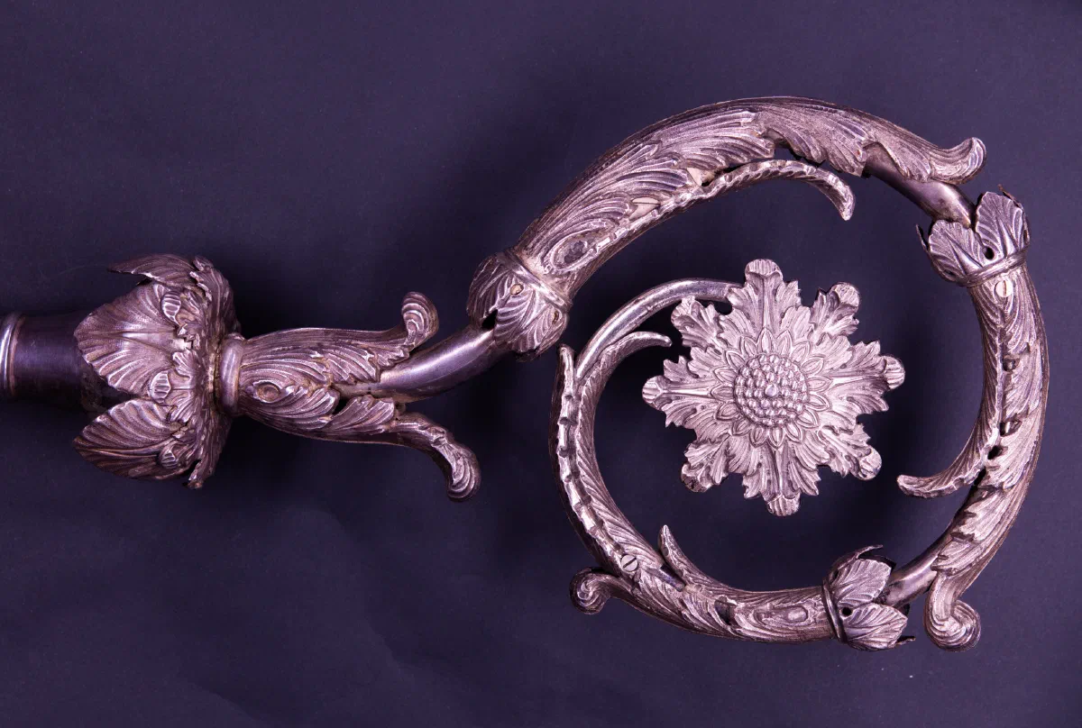 Restauro di un pastorale — argento e cesello — Prima